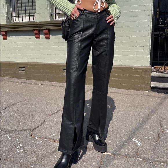 Princess Polly Caught a Vibe Ultra V PU Pants - Picture 4 of 11